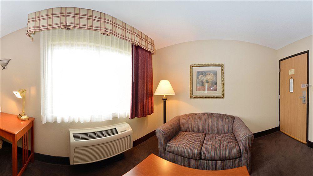 Best Western Plus University Park Inn & Suites Ames Bagian luar foto