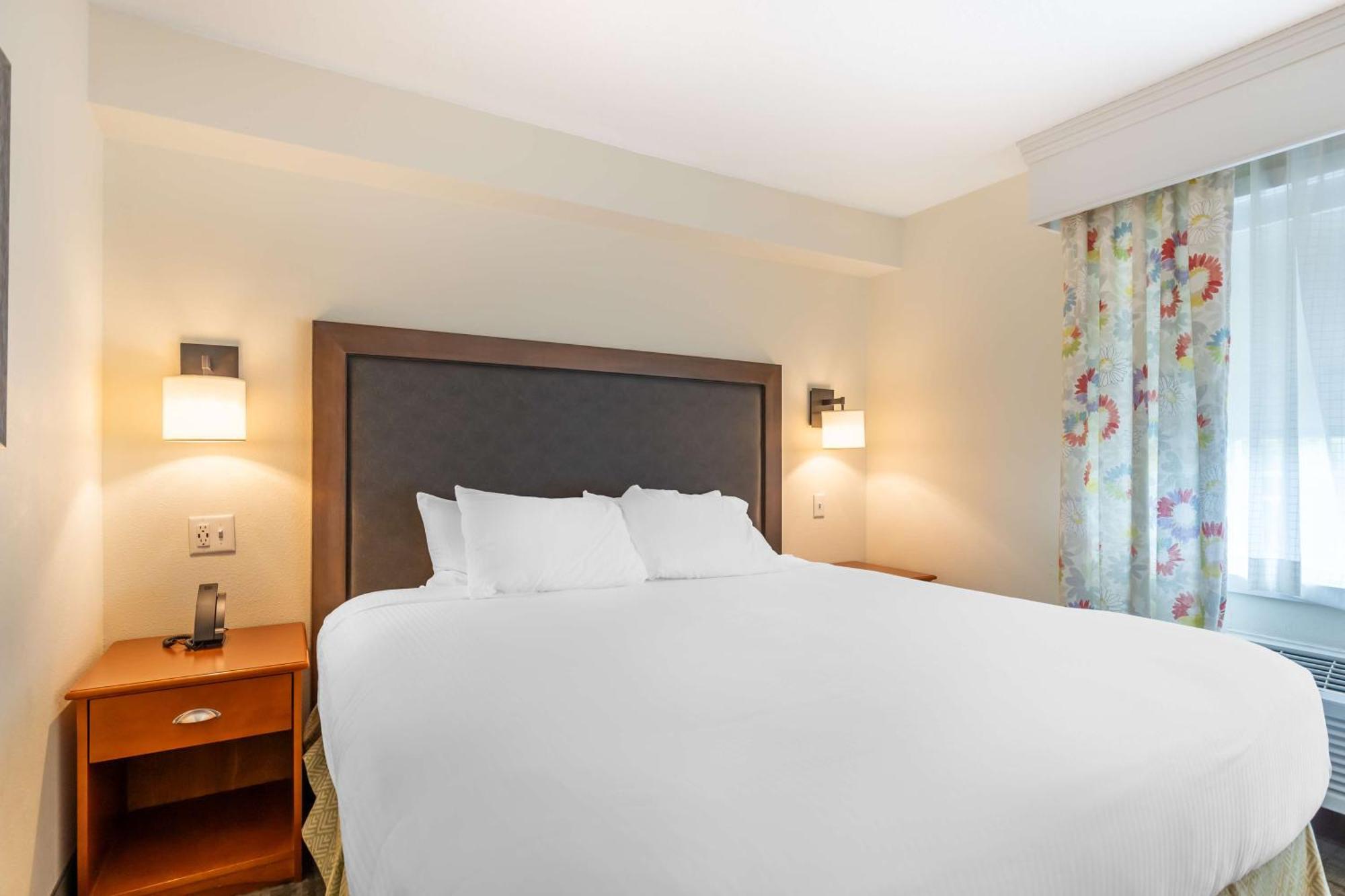 Best Western Plus University Park Inn & Suites Ames Bagian luar foto