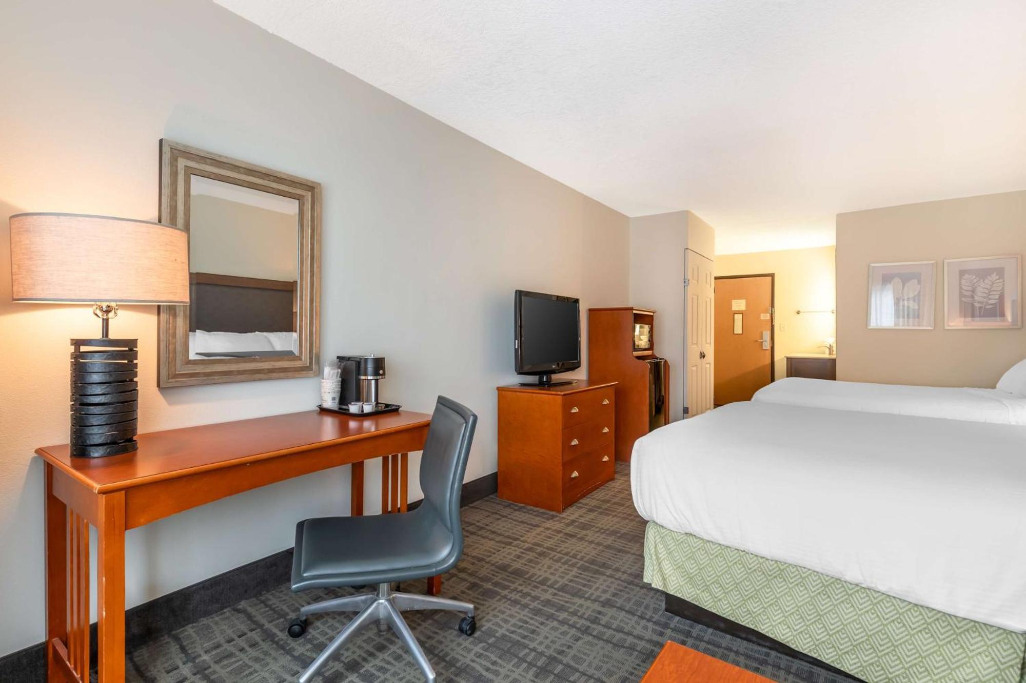 Best Western Plus University Park Inn & Suites Ames Bagian luar foto
