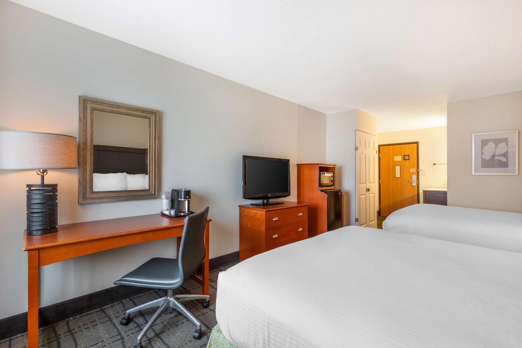 Best Western Plus University Park Inn & Suites Ames Bagian luar foto