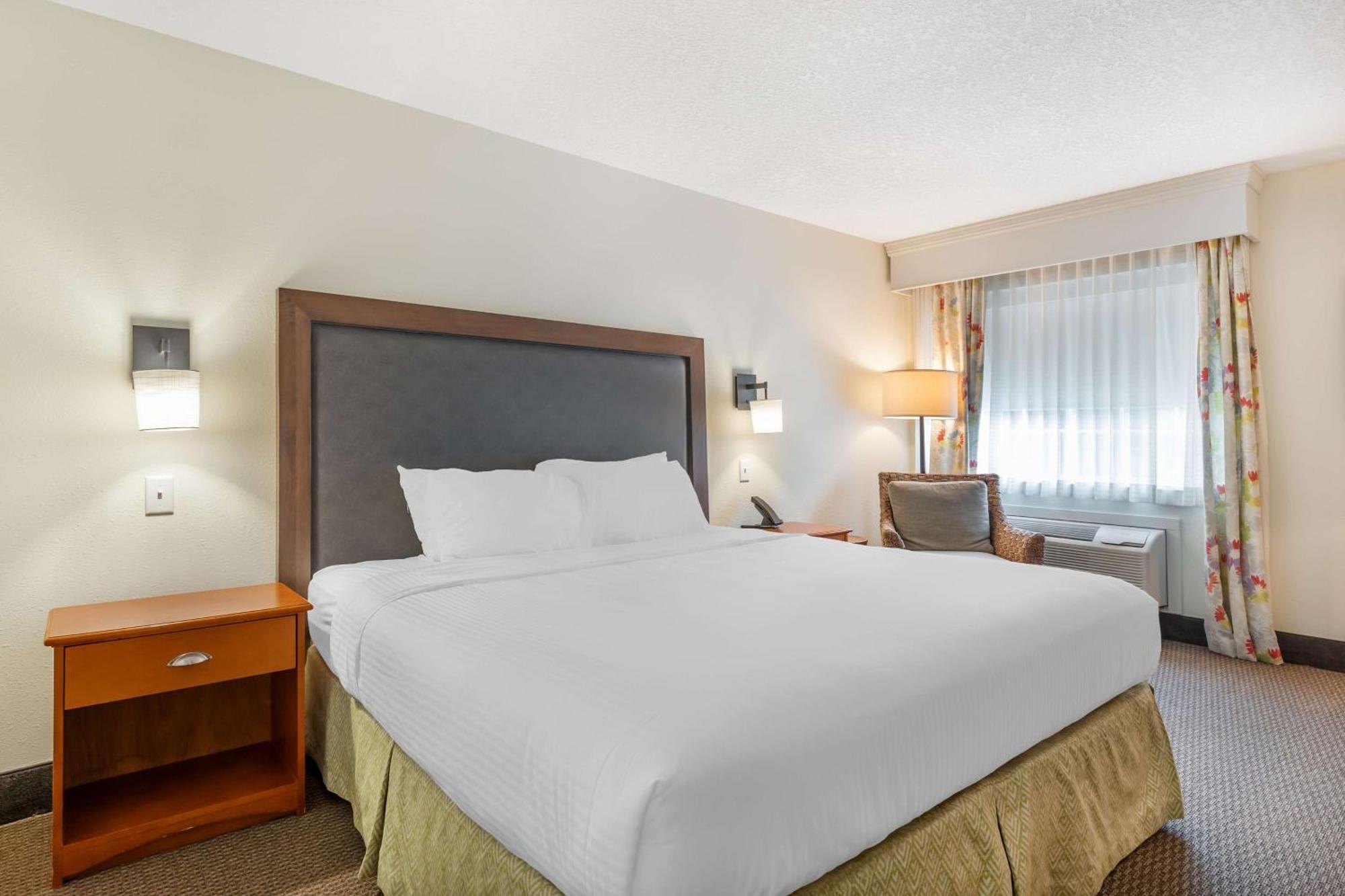 Best Western Plus University Park Inn & Suites Ames Bagian luar foto