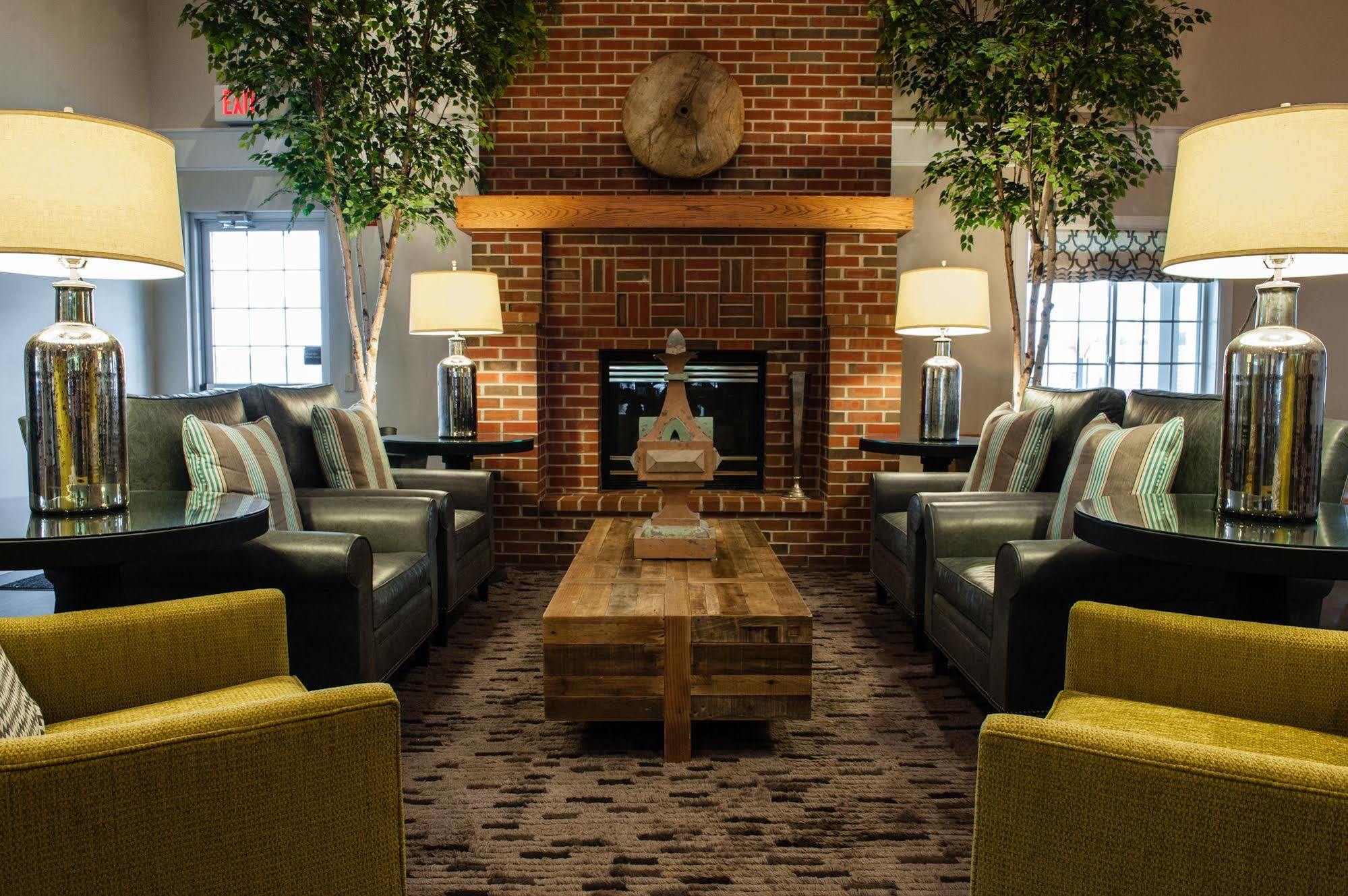 Best Western Plus University Park Inn & Suites Ames Bagian luar foto
